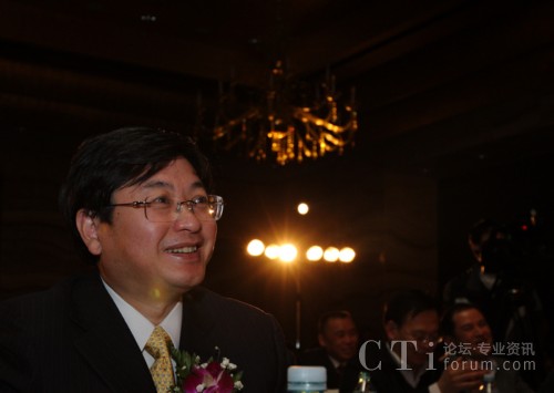  ��114�T�������E������񿂽�(j��ng)��¶���_�ĵ�΢Ц