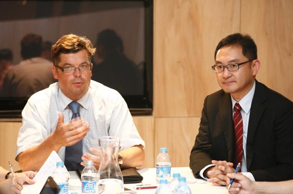 �󣺴󱱚WͨӍCEO Mogens Elsberg���ң��󱱚WͨӍ�Ї��^(q��)����(j��ng)����پ